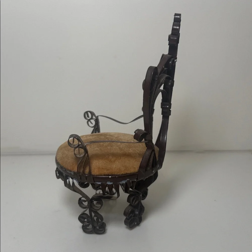 Vintage 70s Tin Can Chair Dollhouse Furniture, Tramp Art - Picture 4 of 5